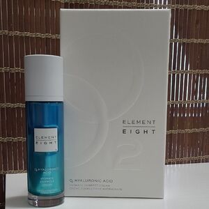 Element Eight Q2 Hyaluronic Acid Moisturizer - Blue and White